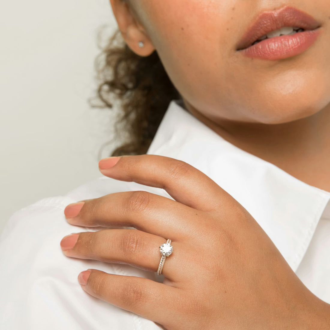 The Refined Knife-Edge Round Brilliant White Gold Solitaire Engagement Ring