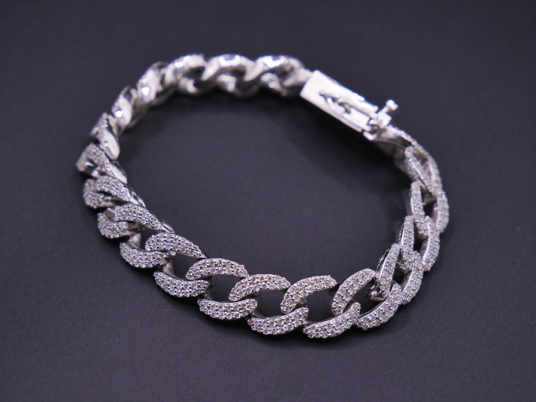 Iced Out Oval Pavé Link Chain Bracelet In White Gold With Full CZ Stone Setting