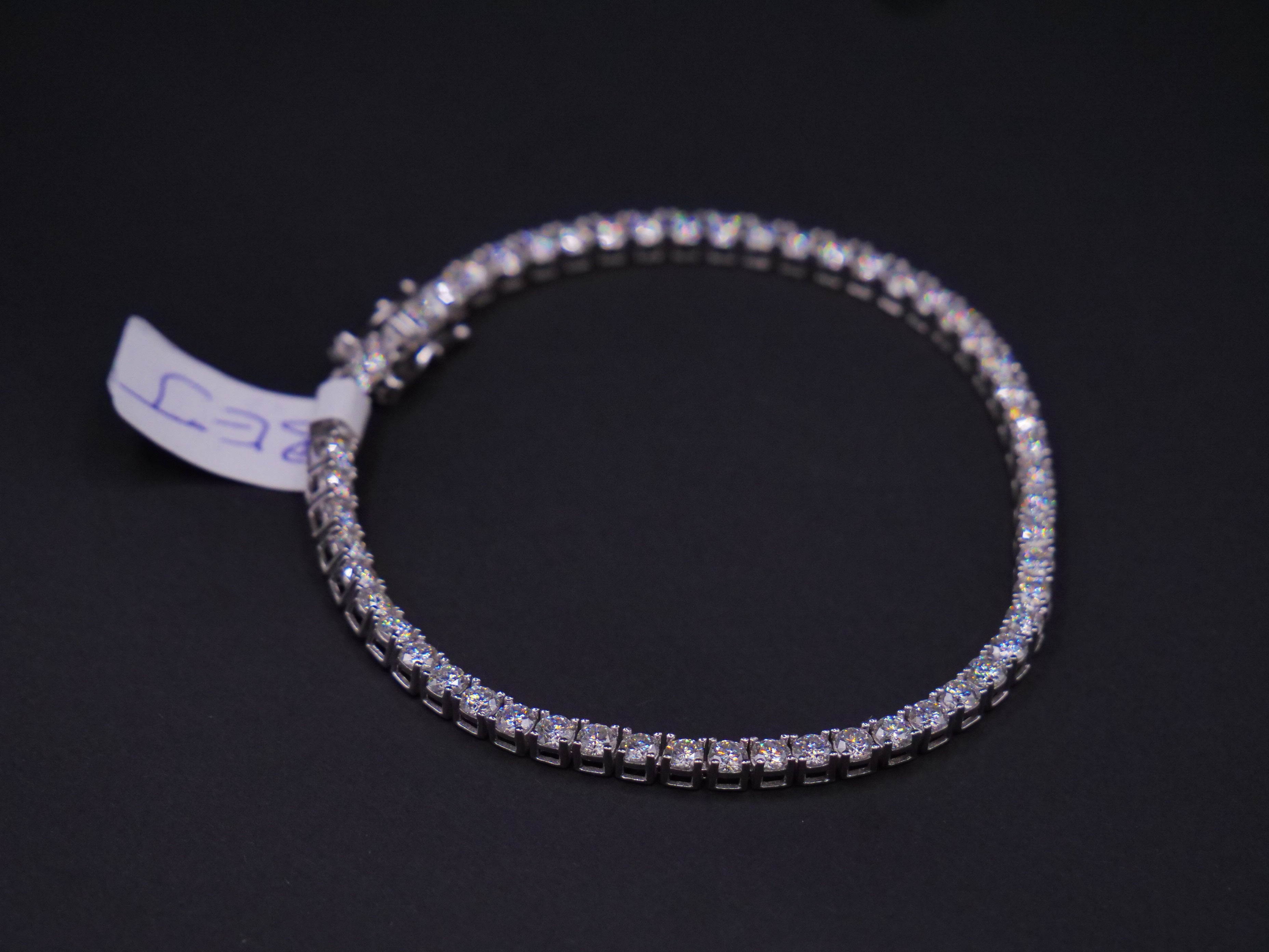 Classic Round-Cut Diamond Tennis Bracelet In 18K White Gold