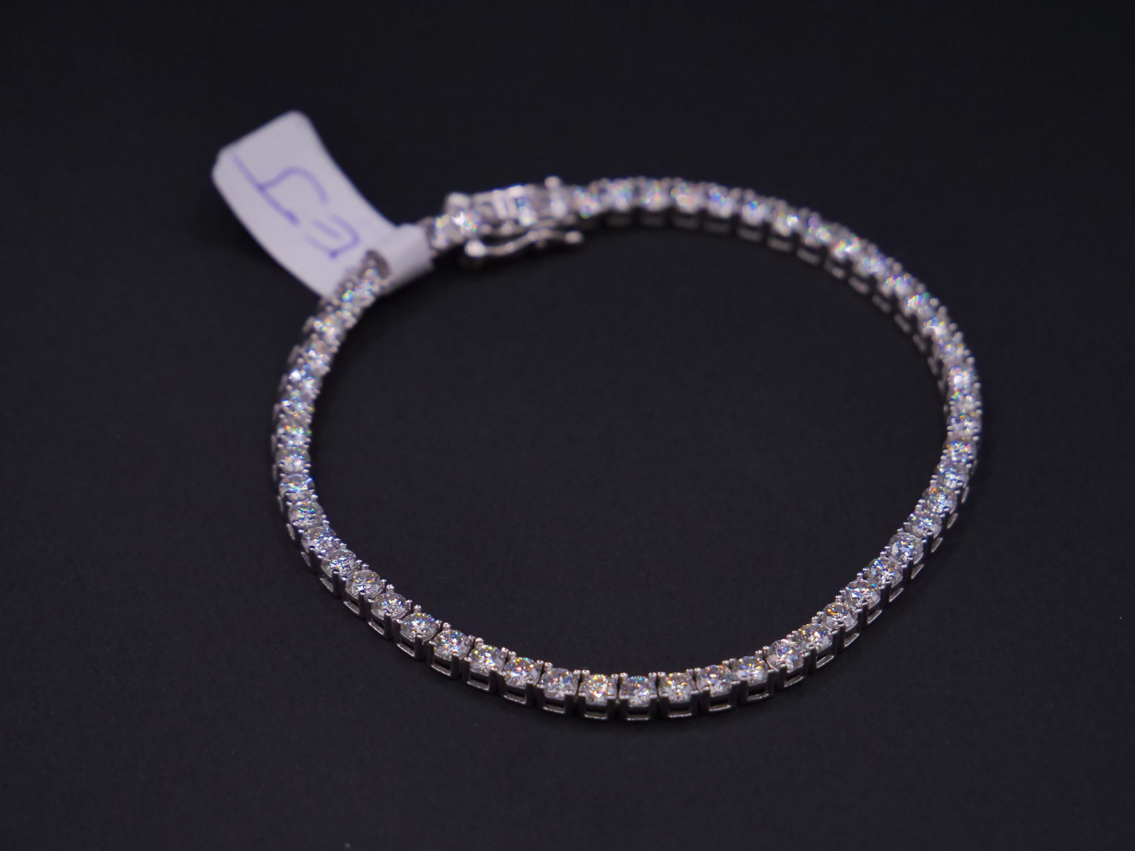 Classic Round-Cut Diamond Tennis Bracelet In 18K White Gold