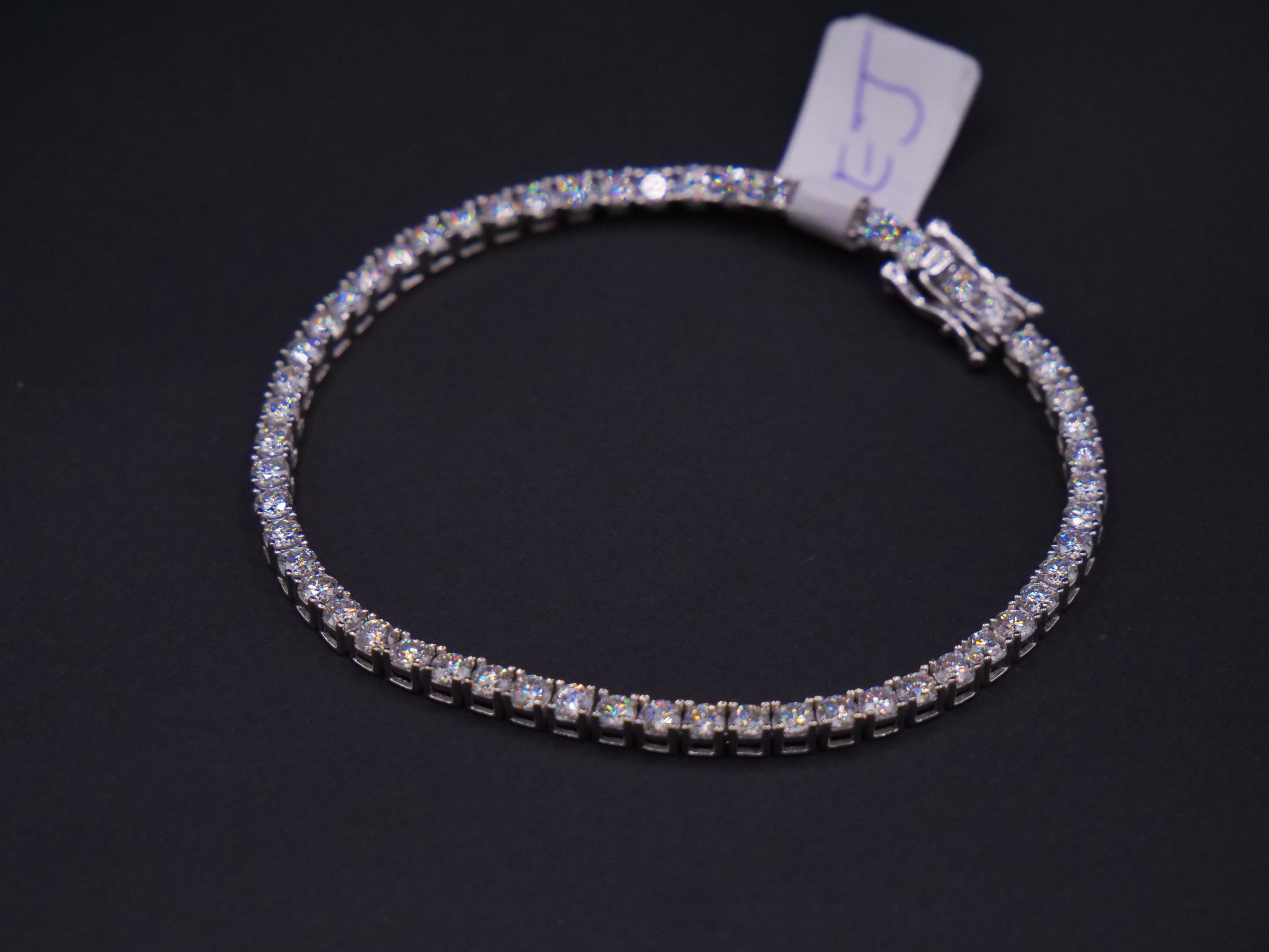 Classic Round-Cut Diamond Tennis Bracelet In 18K White Gold