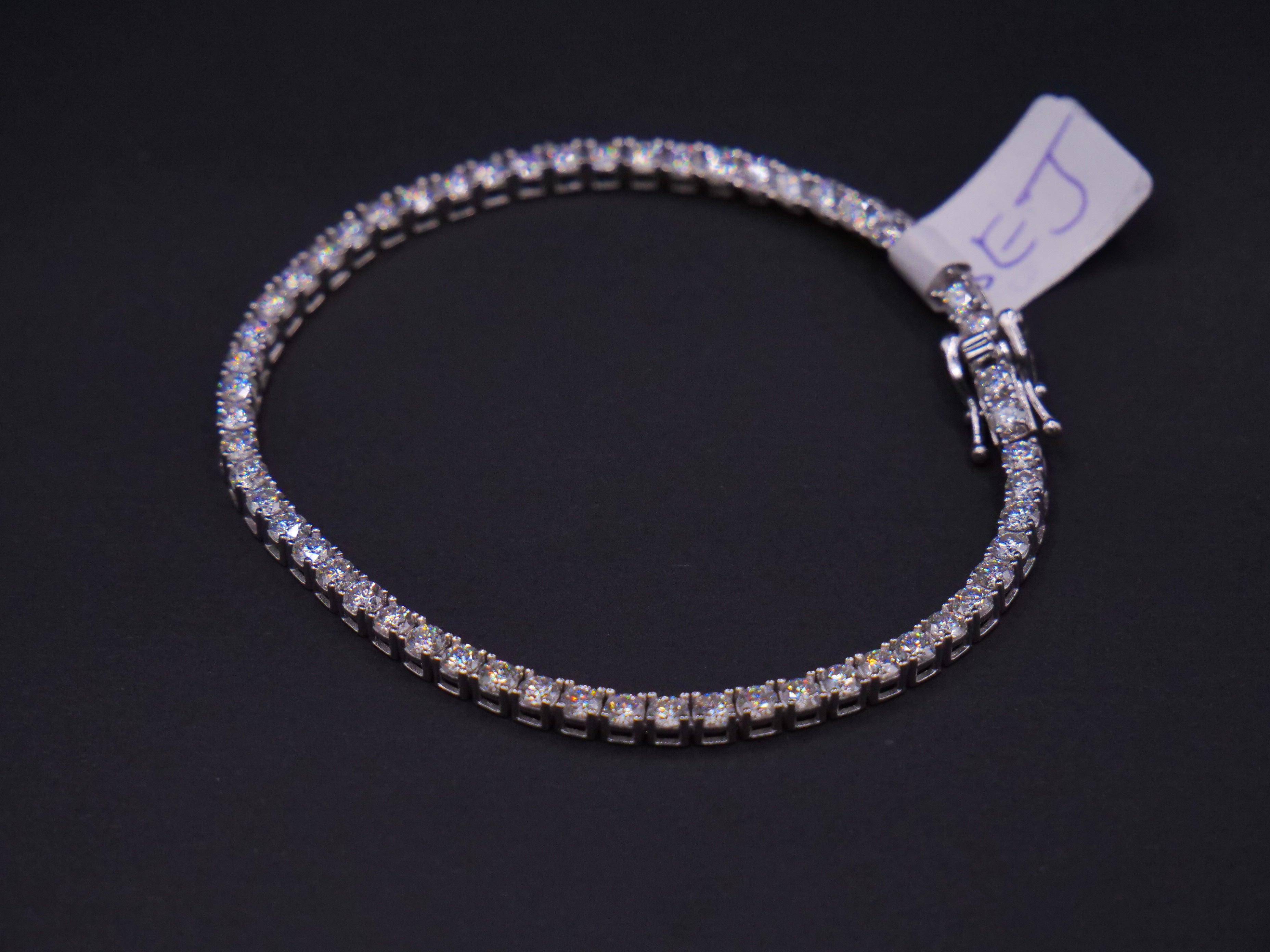 Classic Round-Cut Diamond Tennis Bracelet In 18K White Gold