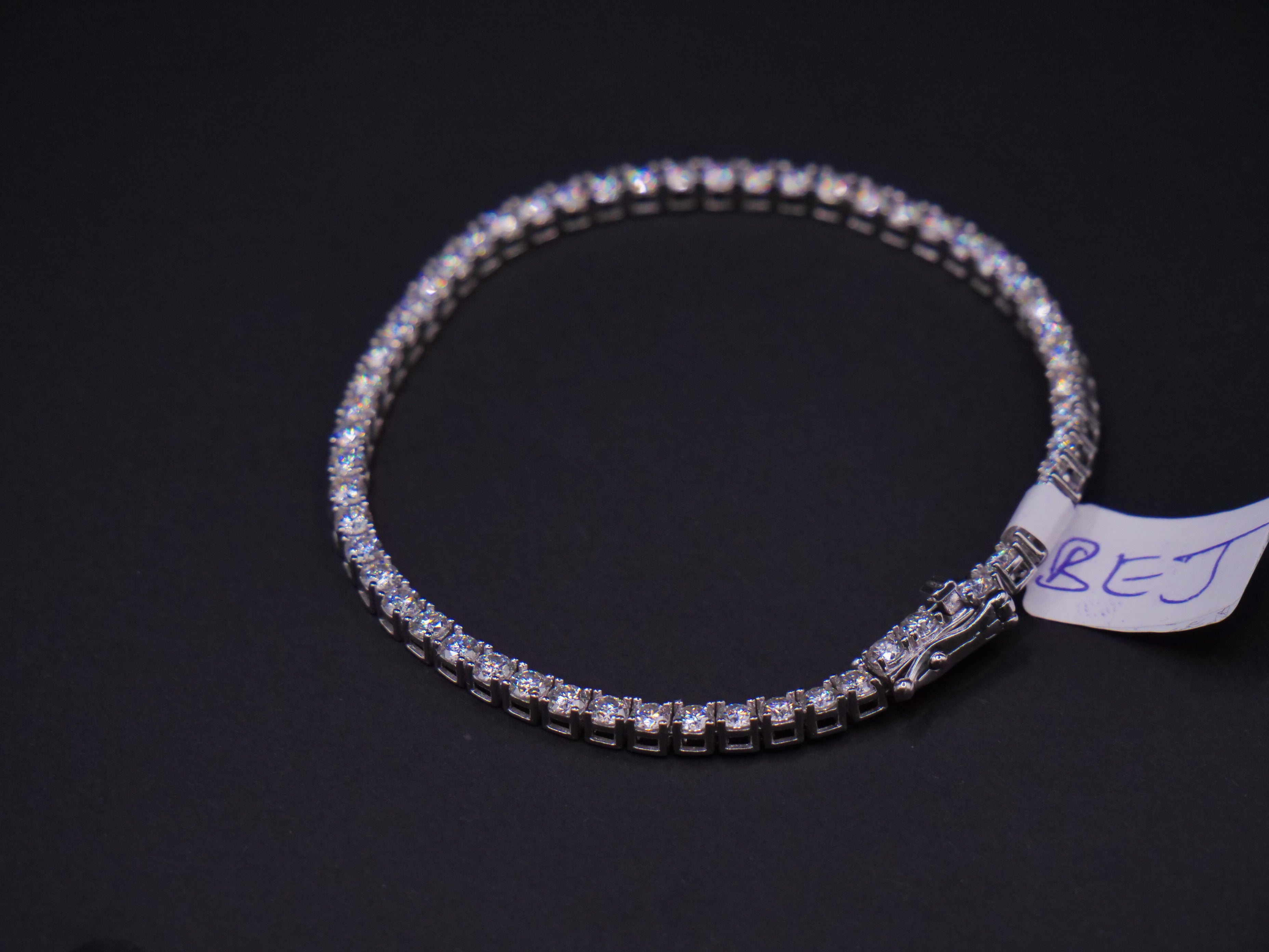 Classic Round-Cut Diamond Tennis Bracelet In 18K White Gold