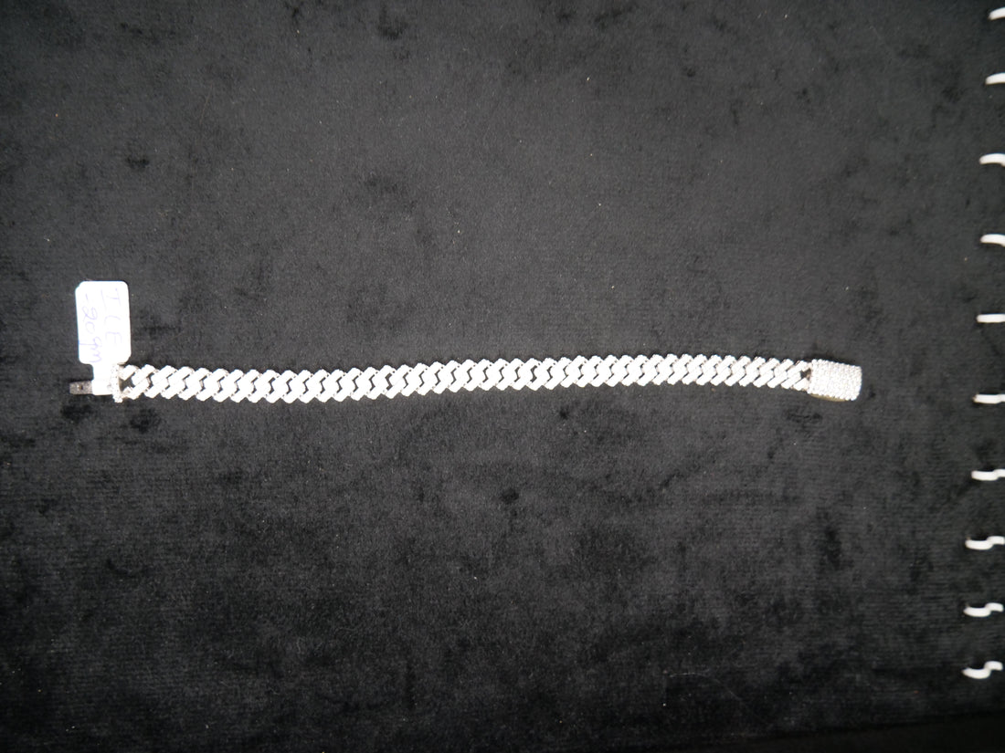 Slim Polished Cuban Link Bracelet In Silver With Pavé-Set End Cap Clasp