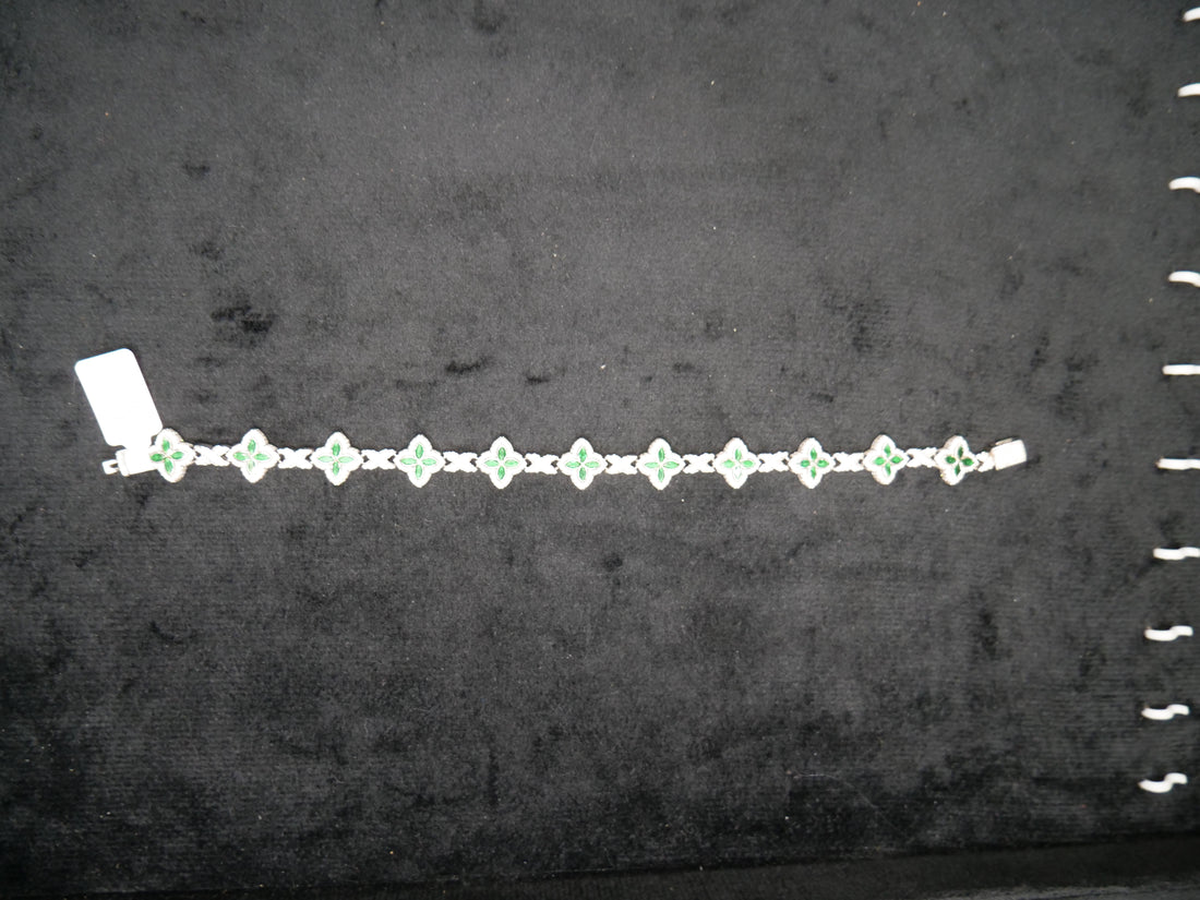 Emerald Clover Pavé Diamond Link Bracelet In White Gold