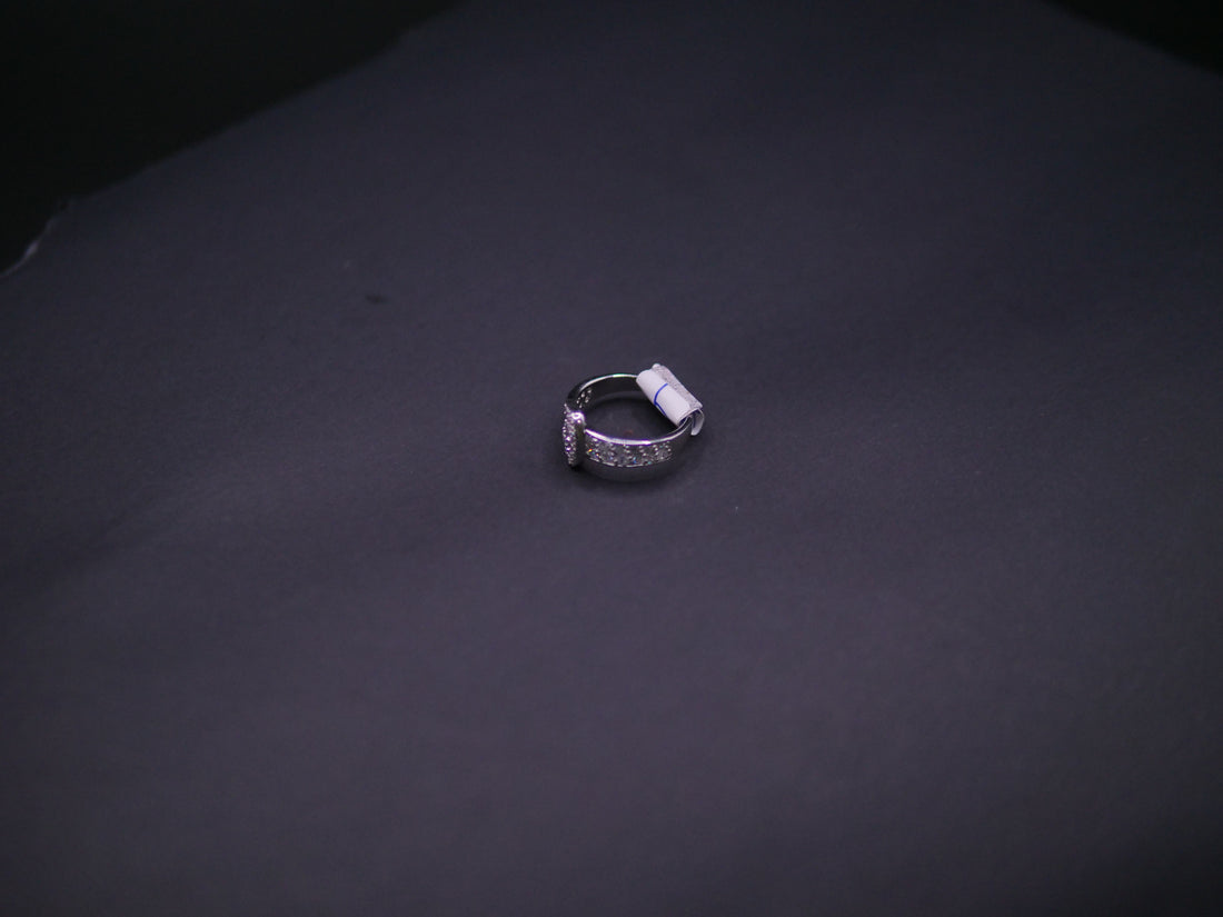 Graduated Round-Cut Diamond Band Ring In White Gold