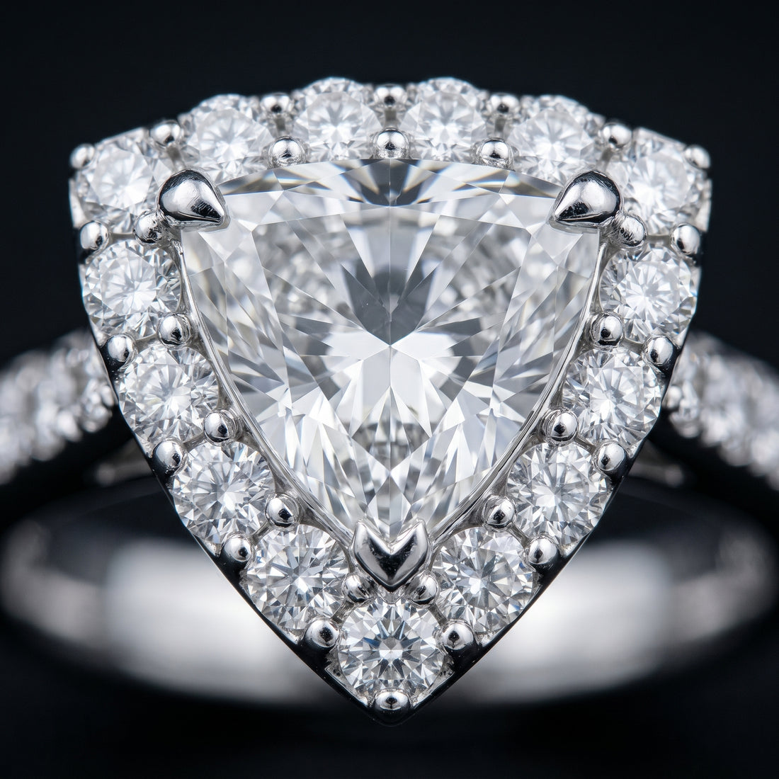 The Astra Lumière Trillion Halo Ring