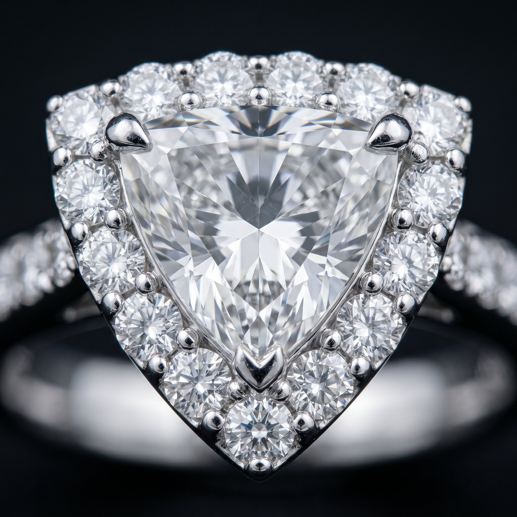 The Astra Lumière Trillion Halo Ring