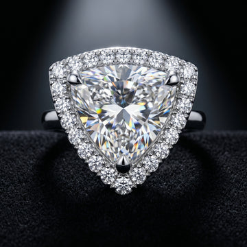 The Astra Lumière Trillion Halo Ring