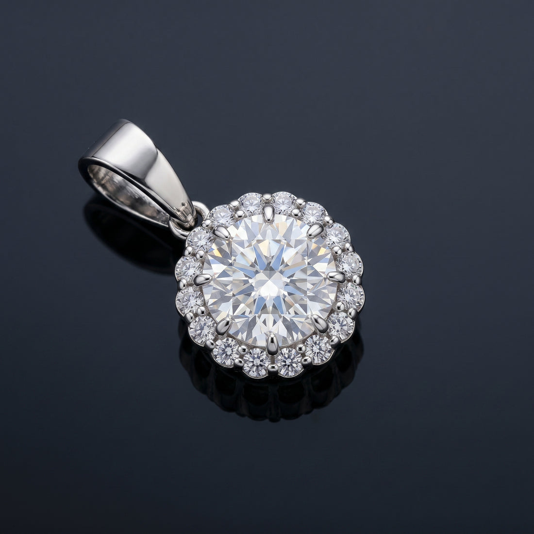 Lumière Royale Moissanite Halo Pendant