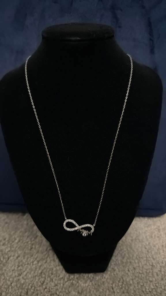 Éternelle Infinity Pendant Necklace