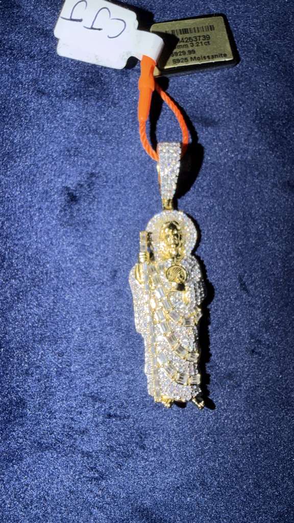Sanctum Radiance Moissanite Icon Pendant