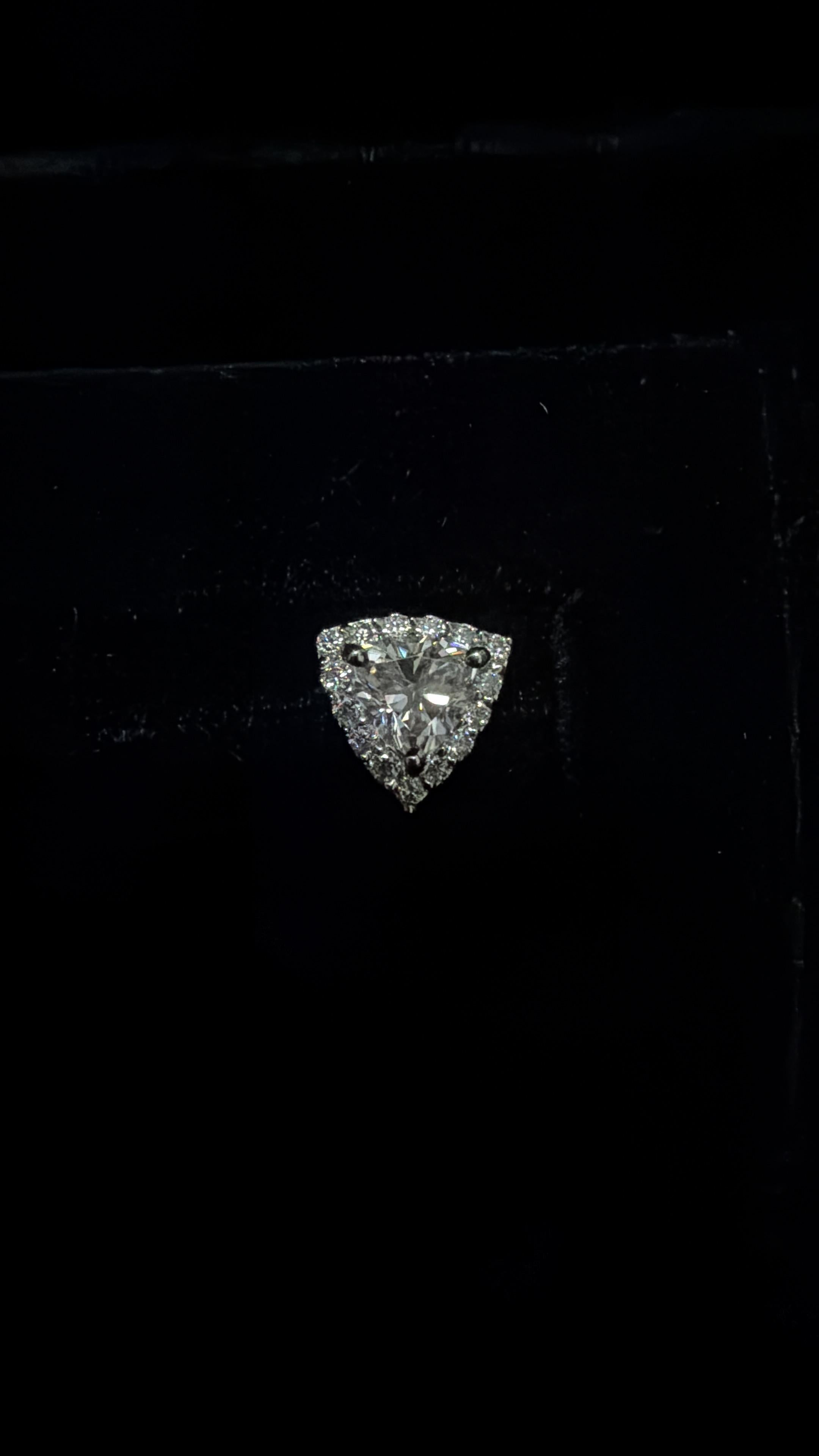 The Astra Lumière Trillion Halo Ring