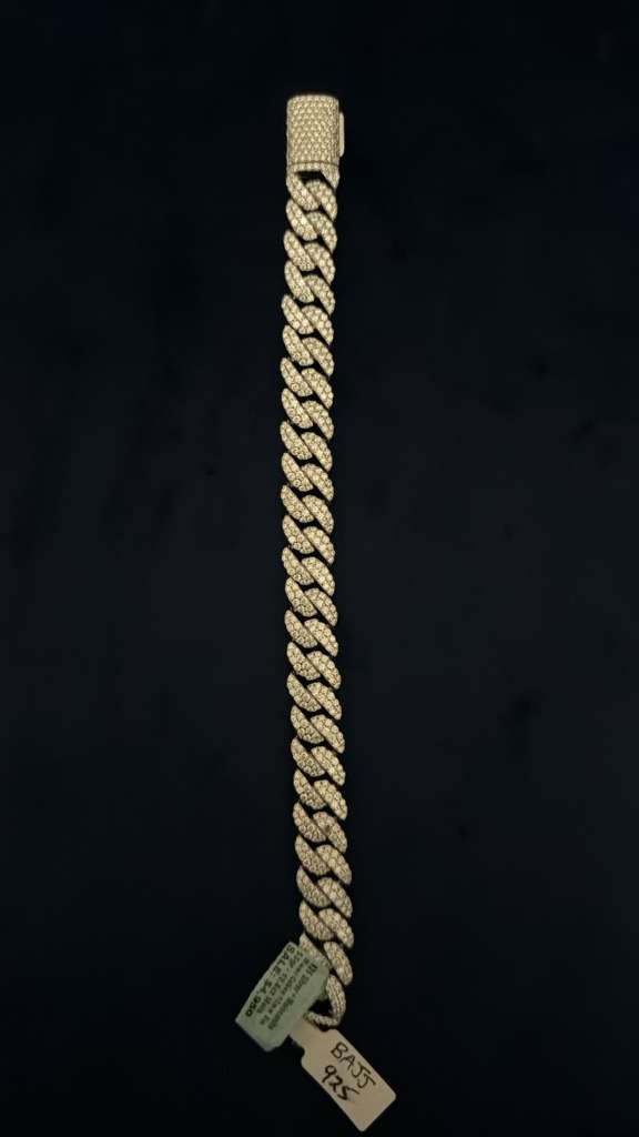 The iced Miami Cuban Link Bracelet in Sterling Silver