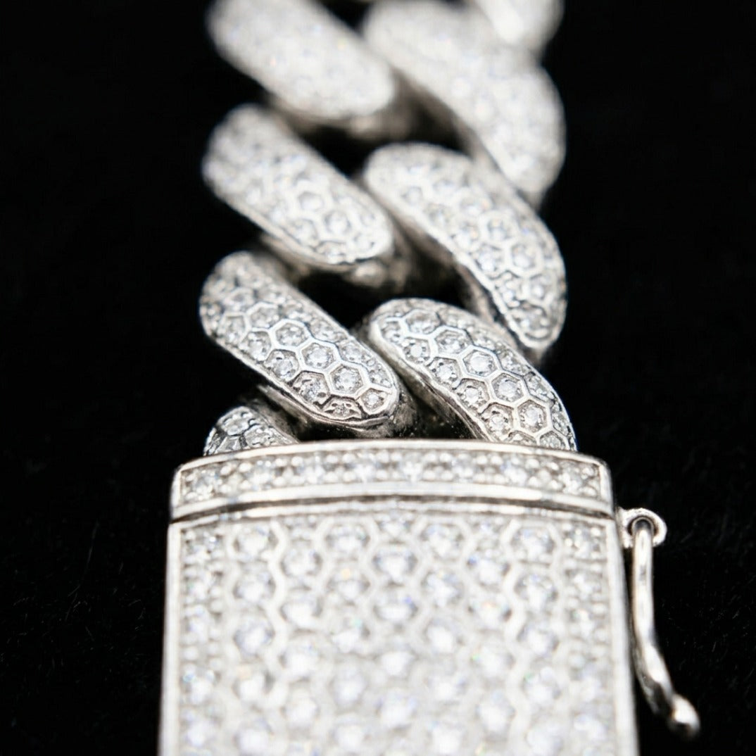 Slim Polished Cuban Link Bracelet In Silver With Pavé-Set End Cap Clasp