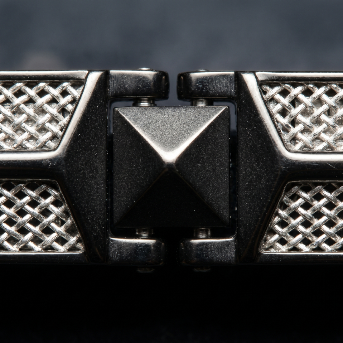 The Nero Vanguard Pyramid Link Bracelet