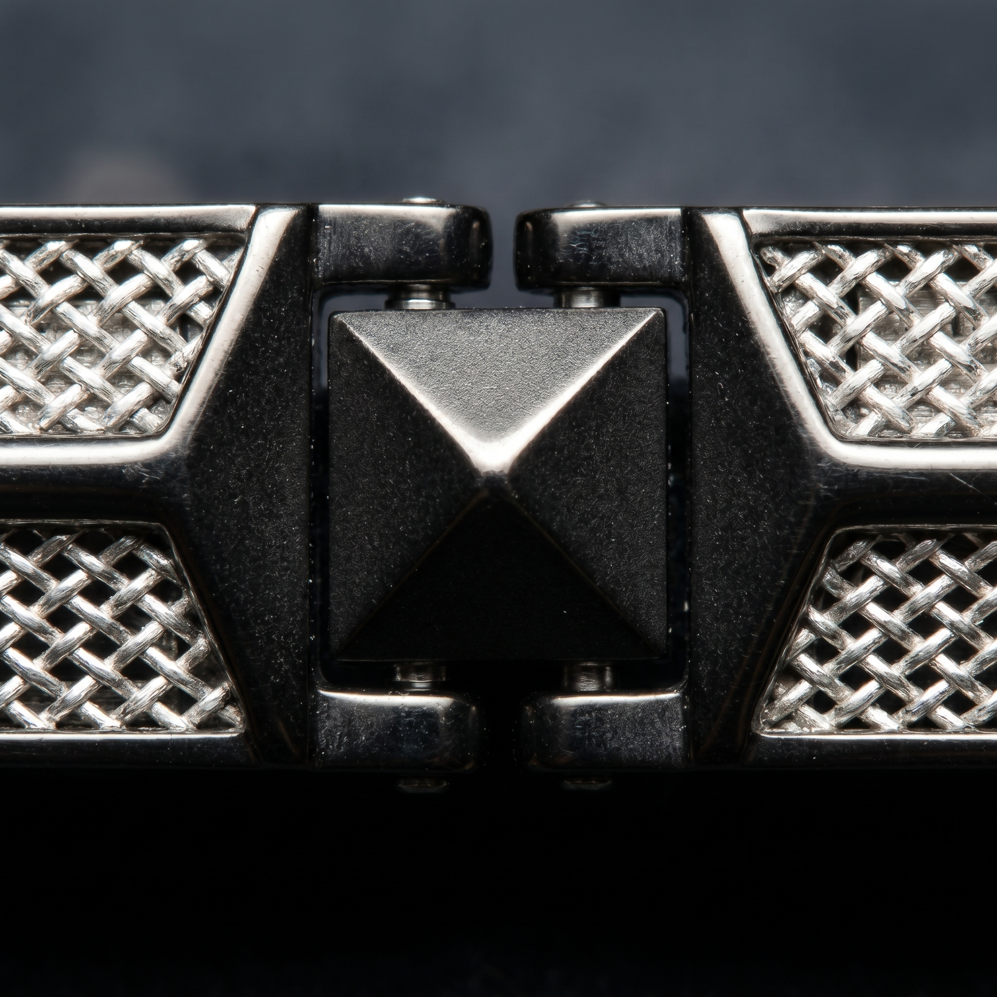 The Nero Vanguard Pyramid Link Bracelet
