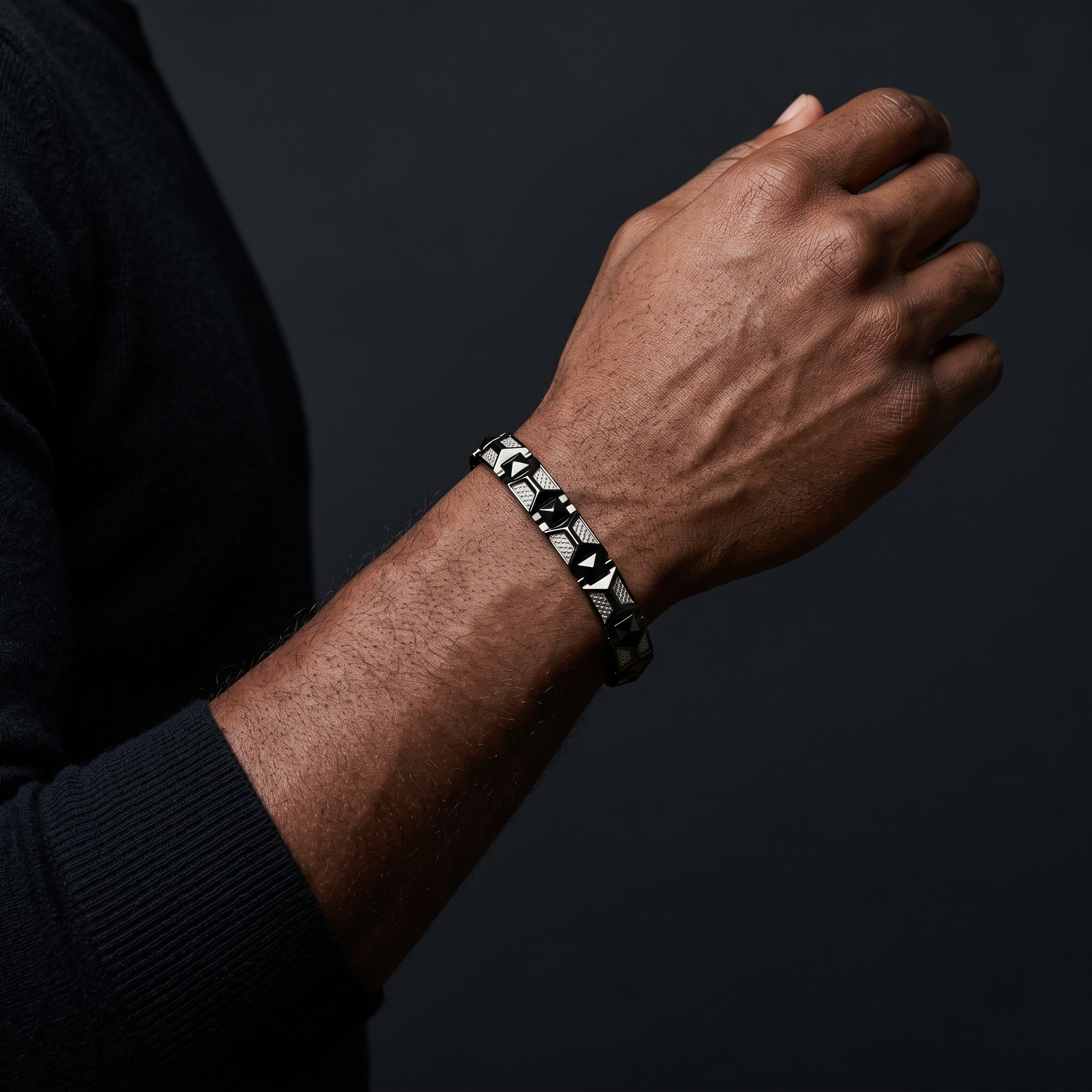The Nero Vanguard Pyramid Link Bracelet