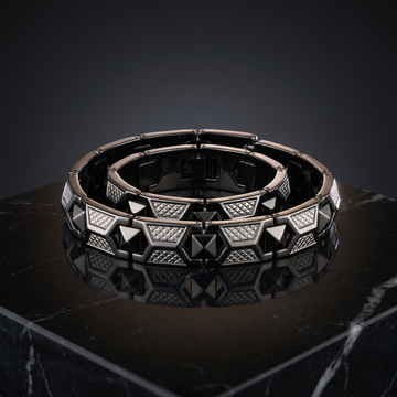 The Nero Vanguard Pyramid Link Bracelet